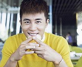 娱乐圈揭秘风暴：吃瓜王宝强引发网友热议，背后故事成焦点