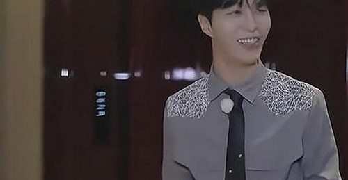 “吃瓜群众”表情包走红背后:网络文化与创意的结合